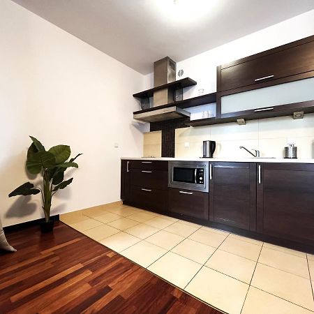 Jagielly Apartment ~ Self Check-In 24H ~ Parking & Lift Wrocław Eksteriør billede